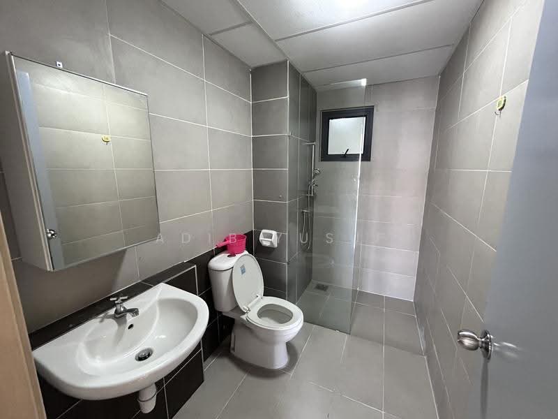 Kediaman Servis untuk Disewa di Suria Residence - Adib Yusuf - Bathroom - PropertyGuru.com.my