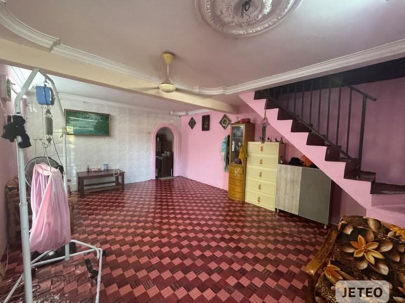 1-storey Terraced House for Sale in Kampung Teluk Panglima Garang (Telok Panglima Garang) - Daniel Kok - Living Room - PropertyGuru.com.my