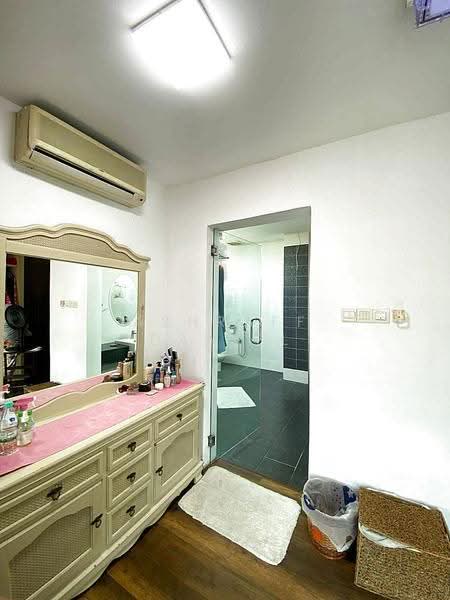 Bungalow House untuk Dijual di Kota Emerald (Rawang) - Ashraff Daniel - Bathroom - PropertyGuru.com.my