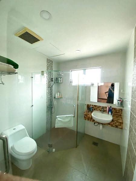 Bungalow House untuk Dijual di Kota Emerald (Rawang) - Ashraff Daniel - Bathroom - PropertyGuru.com.my