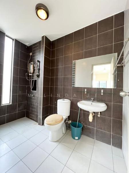 Cluster House for Sale in Taman Adda Heights (Tebrau) - Melinda Ee - Bathroom - PropertyGuru.com.my