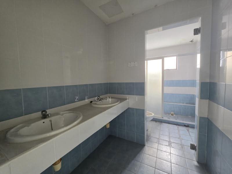 Pangsapuri untuk Dijual di Danga View Apartment - Zeon Lim - Bathroom - PropertyGuru.com.my