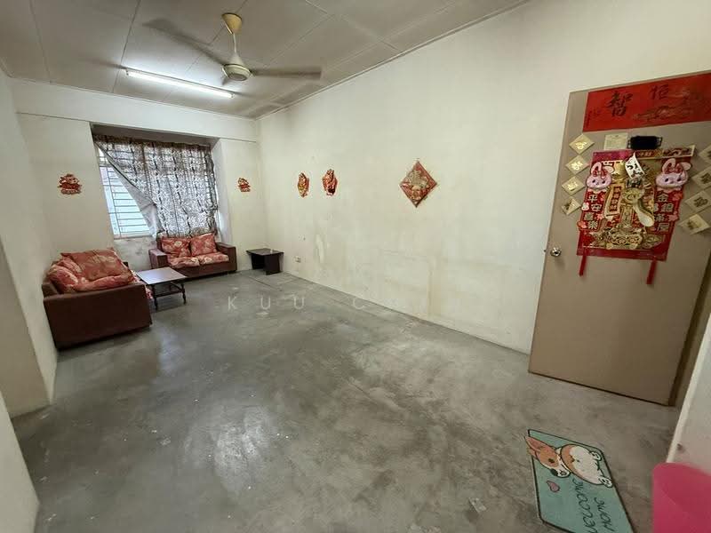 Flat for Sale at Flat Bukit Indah - Kuu Chin - Living Room - PropertyGuru.com.my