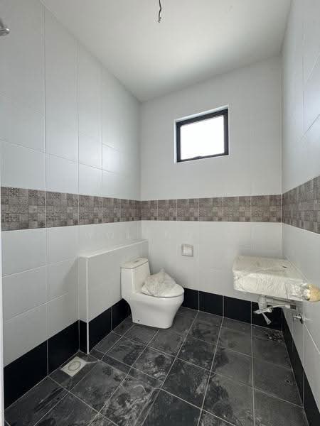 Rumah Teres 2-Tingkat untuk Dijual di Taman Austin Duta (Tebrau) - Yoland . - Bathroom - PropertyGuru.com.my