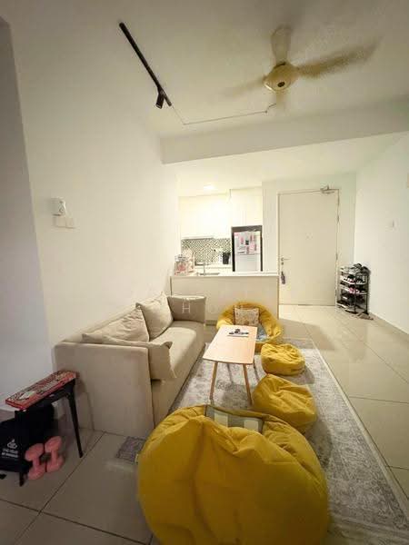 Kediaman Servis untuk Disewa di Utropolis Suites 1 - Josephine Chou - Living Room - PropertyGuru.com.my