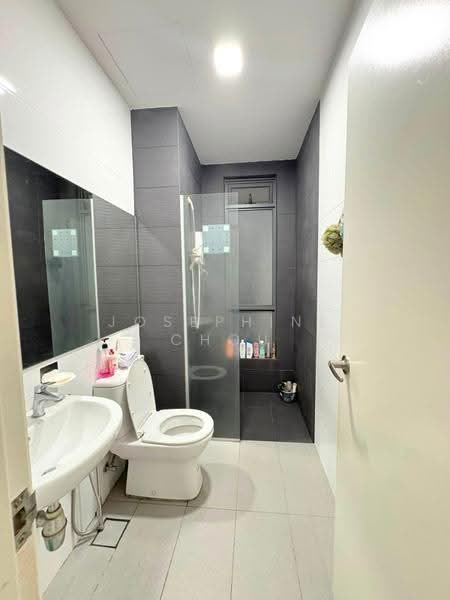 Kediaman Servis untuk Disewa di Utropolis Suites 1 - Josephine Chou - Bathroom - PropertyGuru.com.my