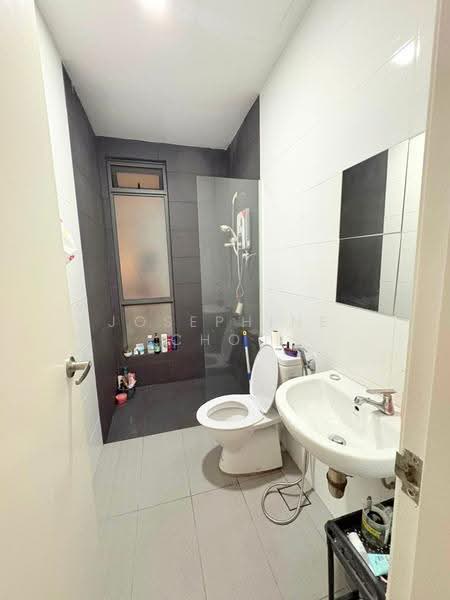 Kediaman Servis untuk Disewa di Utropolis Suites 1 - Josephine Chou - Bathroom - PropertyGuru.com.my