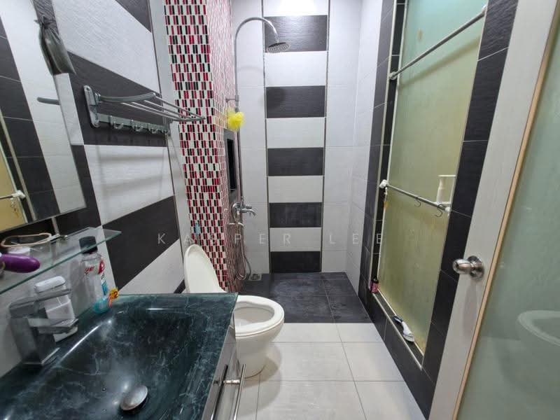 Semi-Detached House for Sale in Taman Sutera Utama (Skudai) - Kasper Lee - Bathroom - PropertyGuru.com.my