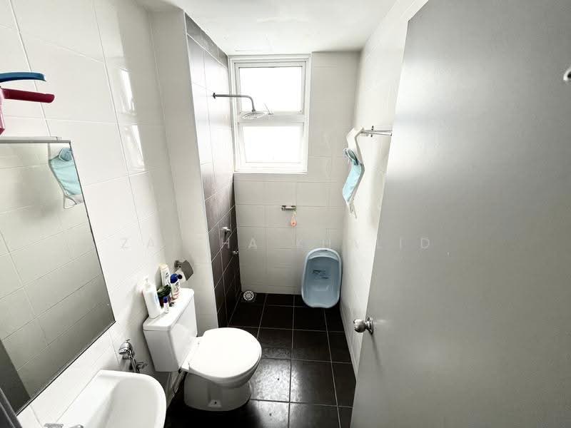 Kondominium untuk Dijual di Dwiputra Residences - Zaleha Khalid - Bathroom - PropertyGuru.com.my