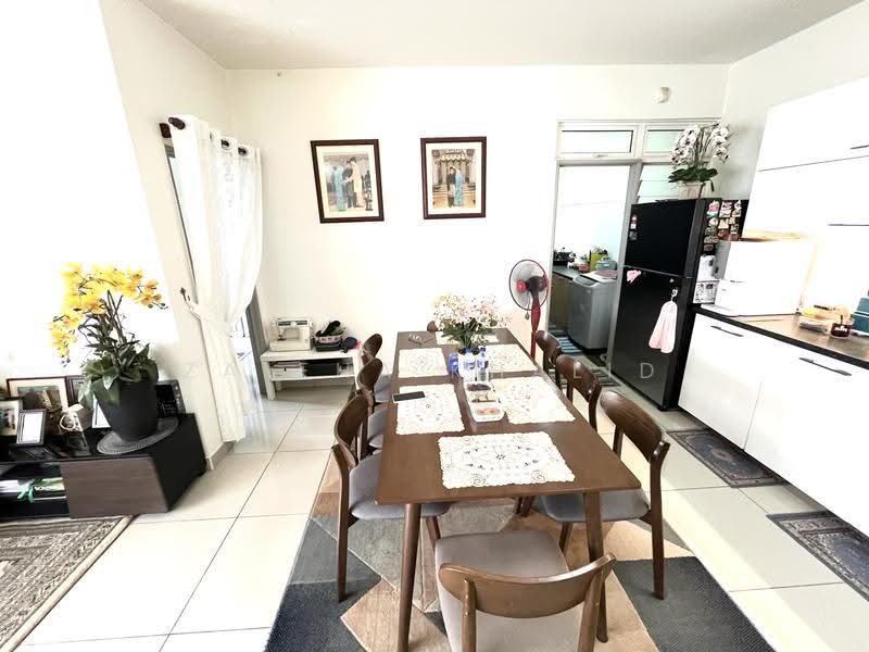 Kondominium untuk Dijual di Dwiputra Residences - Zaleha Khalid - Dining Room - PropertyGuru.com.my