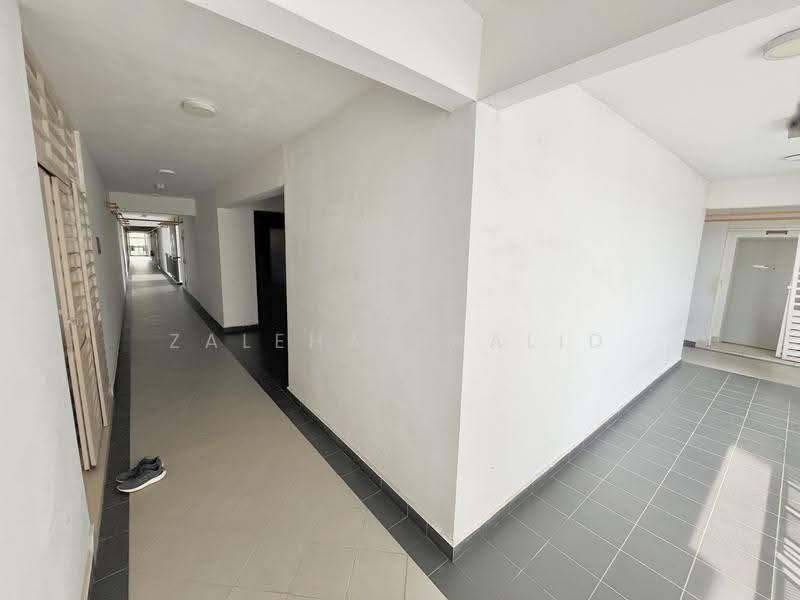 Kondominium untuk Dijual di Dwiputra Residences - Zaleha Khalid - Corridor - PropertyGuru.com.my