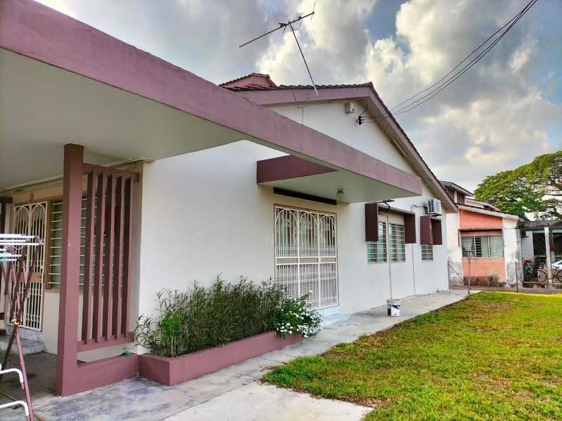 1-storey Terraced House for Sale in Ipoh (Perak) - Ck Nyau - Exterior - PropertyGuru.com.my