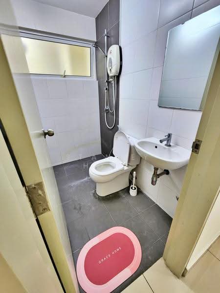 Kediaman Servis untuk Disewa di Pacific Place - Stanley Hong - Bathroom - PropertyGuru.com.my