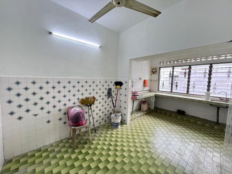 2-storey Terraced House for Rent in Kepong Baru (Kepong) - Yen Ching - Kitchen - PropertyGuru.com.my
