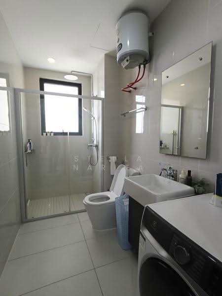 Condominium for Sale at Amberside @ Country Garden Danga Bay - Stella Narita - Bathroom - PropertyGuru.com.my