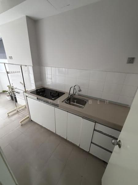 Kondominium untuk Disewa di Residence 8 - Vincent Beh - Kitchen - PropertyGuru.com.my