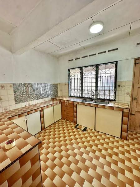 Rumah Teres 1-Tingkat untuk Dijual di Taman Ungku Tun Aminah (Skudai) - Ee Fong Toh - Kitchen - PropertyGuru.com.my