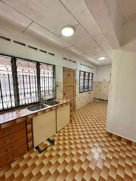 Rumah Teres 1-Tingkat untuk Dijual di Taman Ungku Tun Aminah (Skudai) - Ee Fong Toh - Kitchen - PropertyGuru.com.my