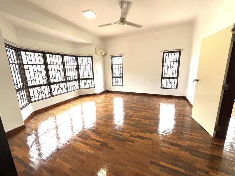 Rumah Teres 2.5-Tingkat untuk Dijual di Presint 16 (Putrajaya) - Zaleha Khalid - Living Room - PropertyGuru.com.my