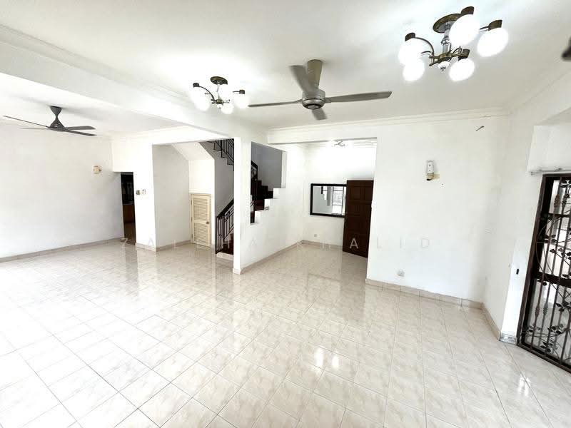 Rumah Teres 2.5-Tingkat untuk Dijual di Presint 16 (Putrajaya) - Zaleha Khalid - Living Room - PropertyGuru.com.my