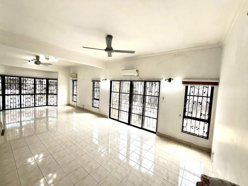 Rumah Teres 2.5-Tingkat untuk Dijual di Presint 16 (Putrajaya) - Zaleha Khalid - Living Room - PropertyGuru.com.my
