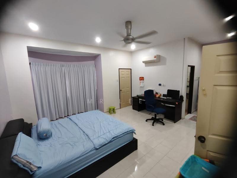 Rumah Teres 2-Tingkat untuk Dijual di Taman Rishah (Ipoh) - Mr Lee - Bedroom - PropertyGuru.com.my