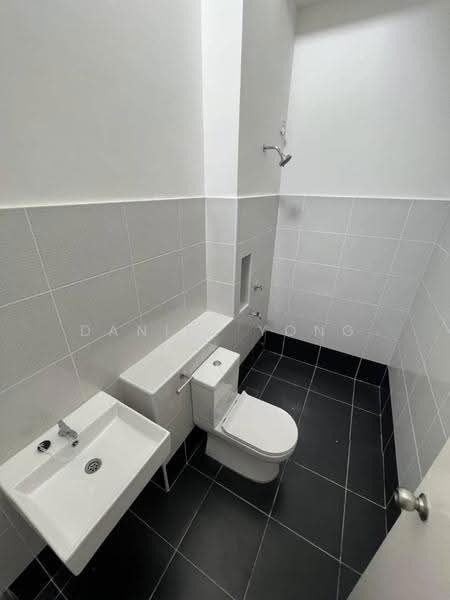 Rumah Teres untuk Dijual di Kota Masai (Pasir Gudang) - Daniel Yong - Bathroom - PropertyGuru.com.my