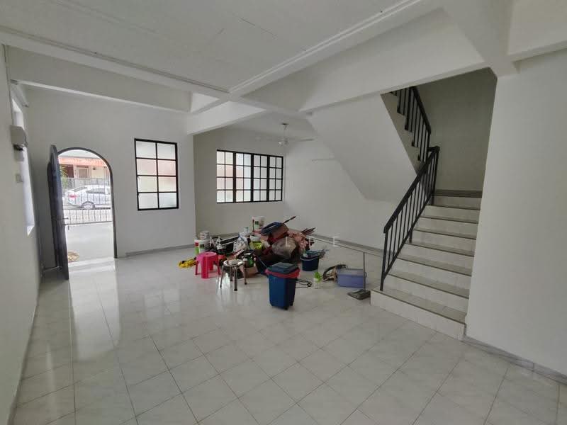 2-storey Terraced House for Sale in Taman Taufik (Ipoh) - Mr Lee - Living Room - PropertyGuru.com.my