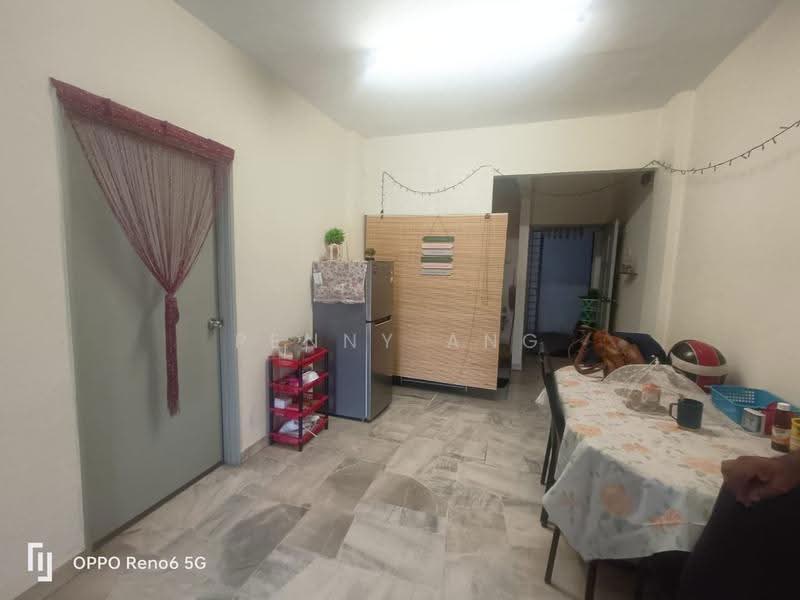 Pangsapuri untuk Dijual di Teratai Mewah Apartment Block 15,17,19,21 - Penny Ang - Living Room - PropertyGuru.com.my