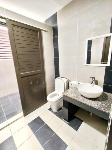 Semi-Detached House for Rent in Kuching (Sarawak) - Jeno Tan - Bathroom - PropertyGuru.com.my
