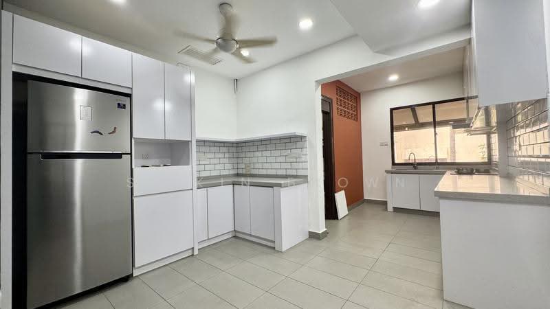 Kondominium untuk Disewa di Seri Duta I - Syikin Brown - Kitchen - PropertyGuru.com.my