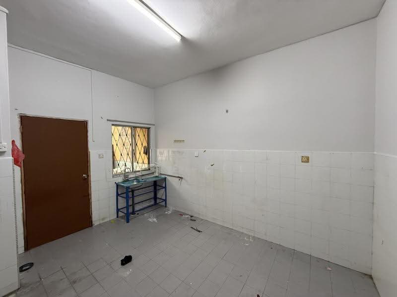 2-storey Terraced House for Sale in Taman Pantai Baru (Batu Pahat) - Lee Kee - Kitchen - PropertyGuru.com.my