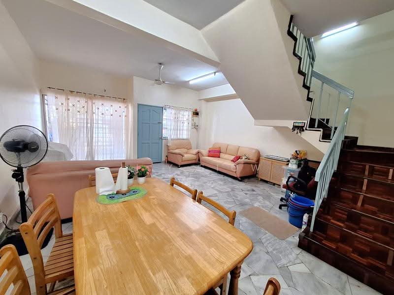 2-storey Terraced House for Sale in BANDAR PUCHONG JAYA (Puchong) - Lily Siow - Living Room - PropertyGuru.com.my