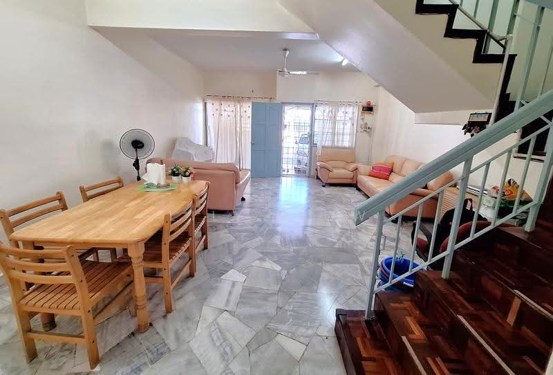 2-storey Terraced House for Sale in BANDAR PUCHONG JAYA (Puchong) - Lily Siow - Living Room - PropertyGuru.com.my