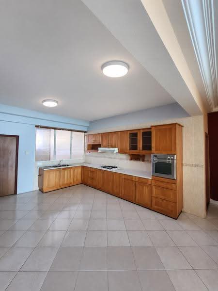 Kondominium untuk Dijual di Gurney Beach Resort - Derrick Loh - Kitchen - PropertyGuru.com.my
