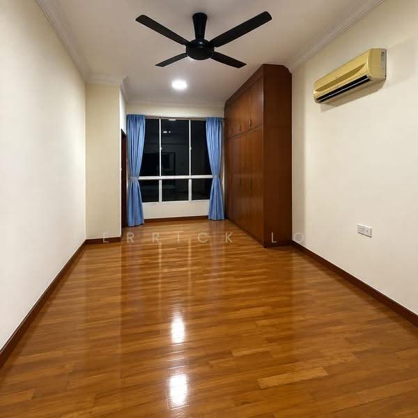 Kondominium untuk Dijual di Gurney Beach Resort - Derrick Loh - Bedroom - PropertyGuru.com.my