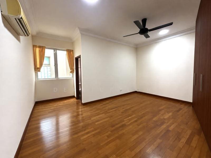 Kondominium untuk Dijual di Gurney Beach Resort - Derrick Loh - Bedroom - PropertyGuru.com.my