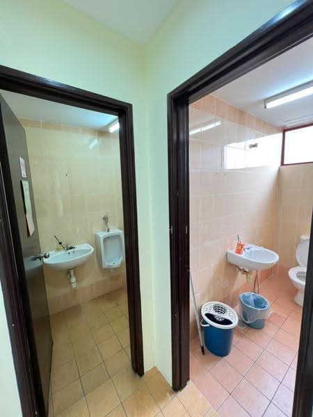 Shop / Office for Rent in Petaling Jaya (Selangor) - Yen Ching - Bathroom - PropertyGuru.com.my