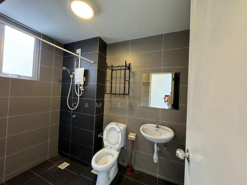 Service Residence for Sale at Maxim Residences - Camie Hoo - Bathroom - PropertyGuru.com.my
