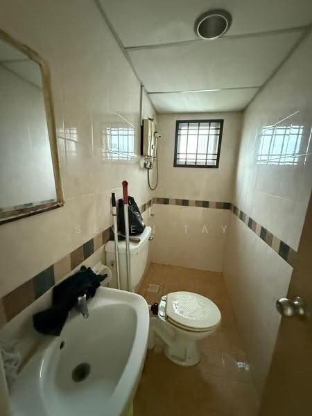 Pangsapuri untuk Disewa di Bistari Impian Apartment - Seven Tay - Bathroom - PropertyGuru.com.my