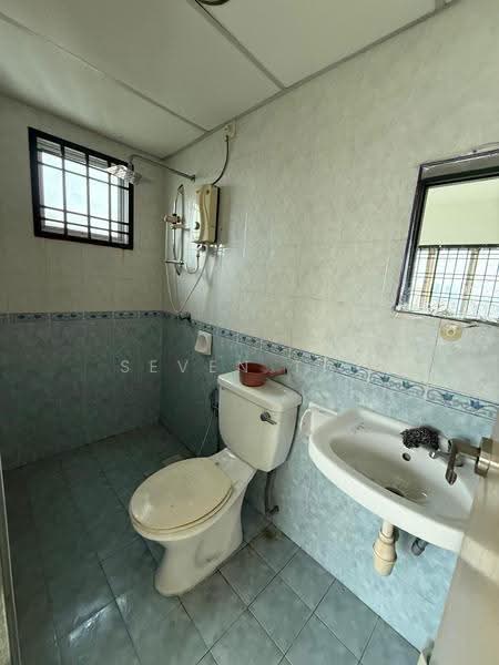 Pangsapuri untuk Disewa di Bistari Impian Apartment - Seven Tay - Bathroom - PropertyGuru.com.my