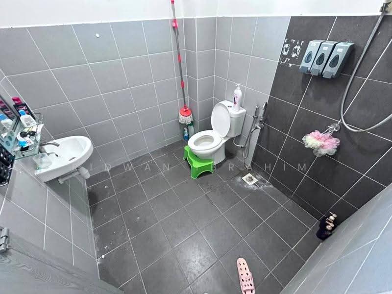 2-storey Terraced House for Sale in Putra Heights (Subang Jaya) - Ridwan Ibrahim - Bathroom - PropertyGuru.com.my