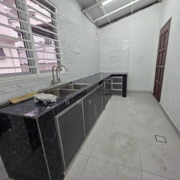 2-storey Terraced House for Rent in Kajang (Selangor) - Benny Lee - Kitchen - PropertyGuru.com.my