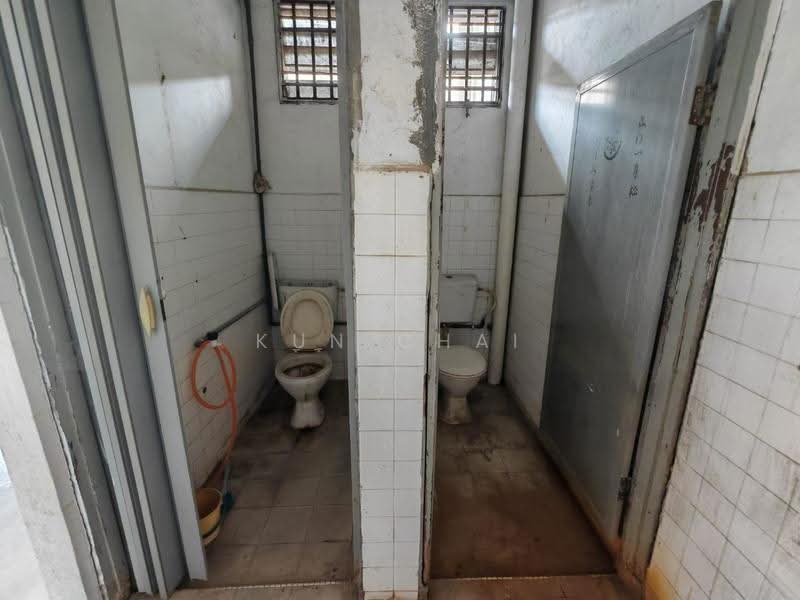Factory for Rent in Lima Kedai (Skudai) - Kun Chai - Bathroom - PropertyGuru.com.my