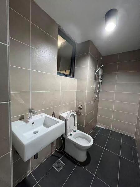Kediaman Servis untuk Disewa di Serviced Residence @ The Louvre @ Country Heights - YX Chia - Bathroom - PropertyGuru.com.my