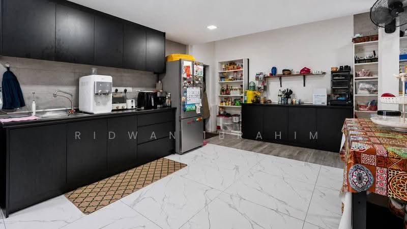 Bungalow House untuk Dijual di Seksyen 8 (Shah Alam) - Ridwan Ibrahim - Kitchen - PropertyGuru.com.my