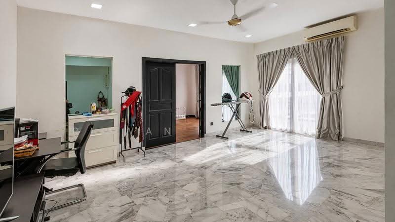 Bungalow House untuk Dijual di Seksyen 8 (Shah Alam) - Ridwan Ibrahim - Living Room - PropertyGuru.com.my