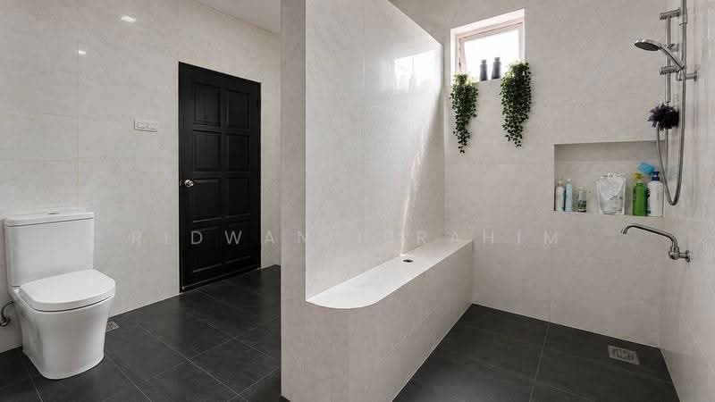 Bungalow House untuk Dijual di Seksyen 8 (Shah Alam) - Ridwan Ibrahim - Bathroom - PropertyGuru.com.my