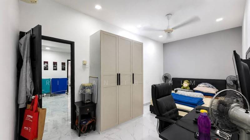 Bungalow House untuk Dijual di Seksyen 8 (Shah Alam) - Ridwan Ibrahim - Bedroom - PropertyGuru.com.my