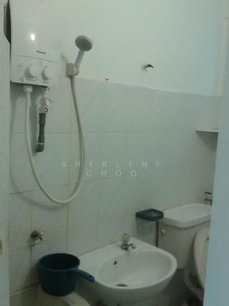 Apartment for Rent at Taman Pekaka Block 31 - Sherlene Choo - Bathroom - PropertyGuru.com.my